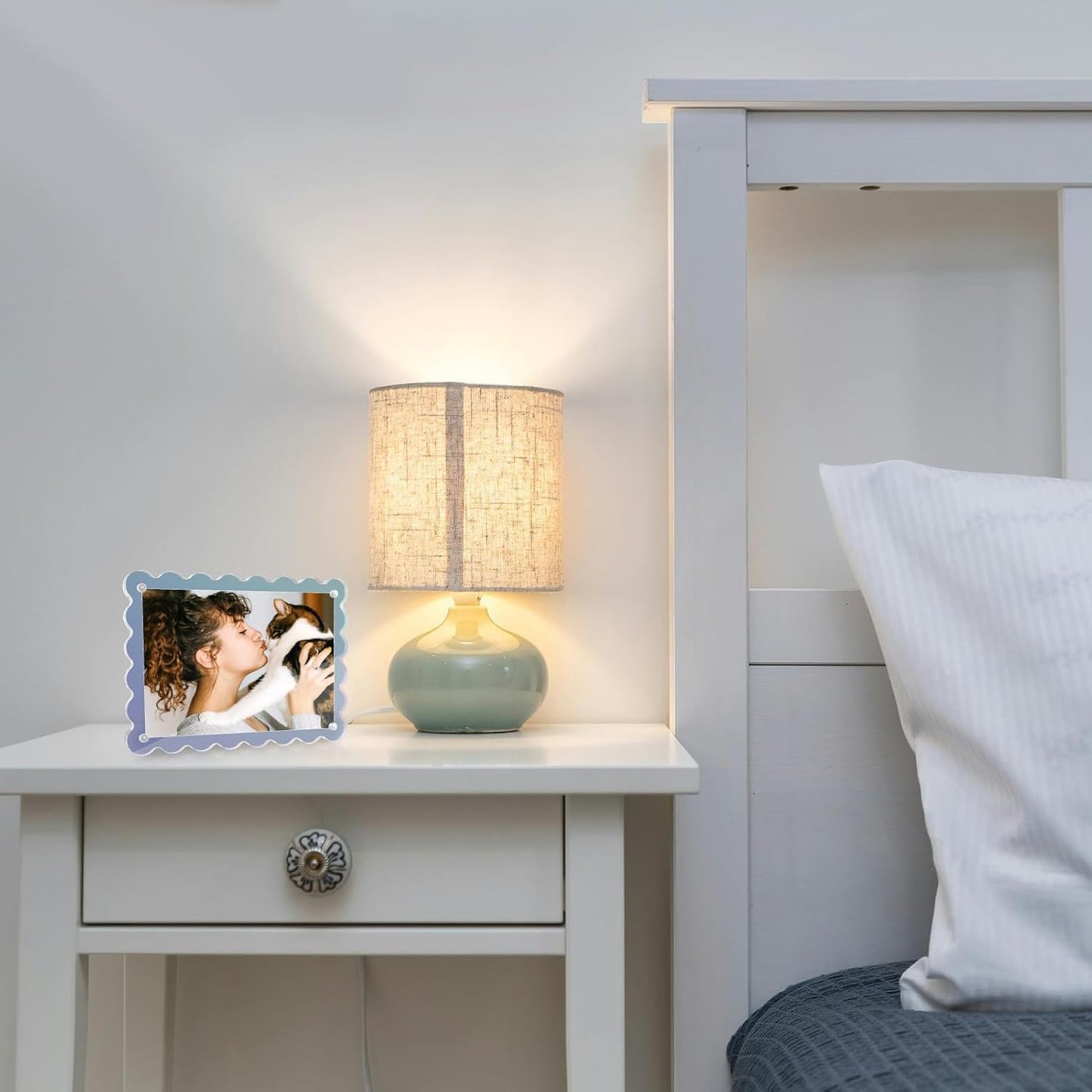 Acrylic Picture Frames 3 Pack 4x6 inch Scalloped Iridescent with Detachable Stand, Vertical and Horizontal Tabletop Display, Magnetic Photo Frames for Café/Home/Weeding/Party