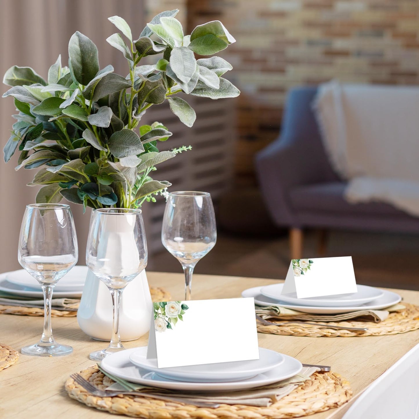 25 Pack White Flower Place Cards, Editable Name Cards for Table Setting, Tent Cards Food Label for Dinner Party, Bridal Shower, Wedding, Baby Shower and Events -T09