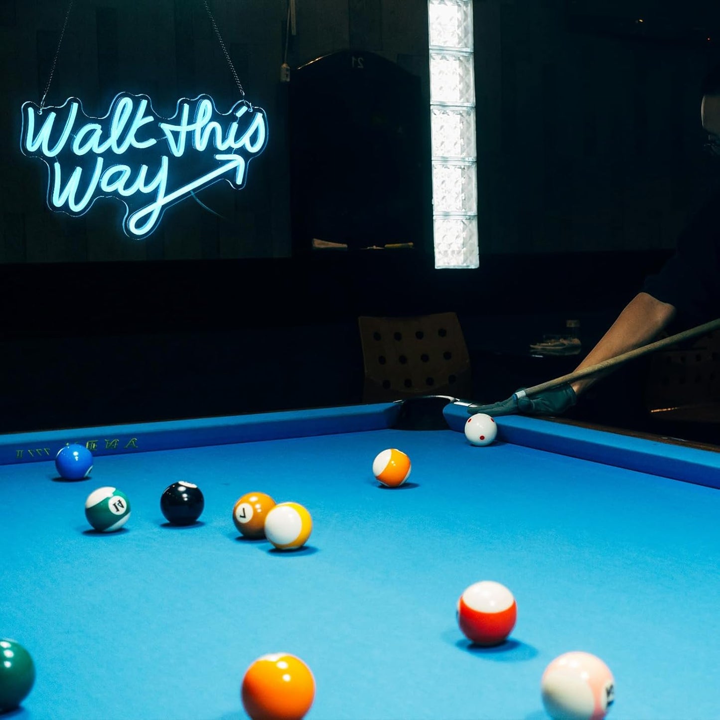 Walk This Way Neon Sign, Arrow Direction Neon Light, Neon Sign For Wall Decor, Art Led Light for Resturant Signage Home Welcome Sign Bedroom Bar Hotel Shop Party (16.7 x 9.4 in)