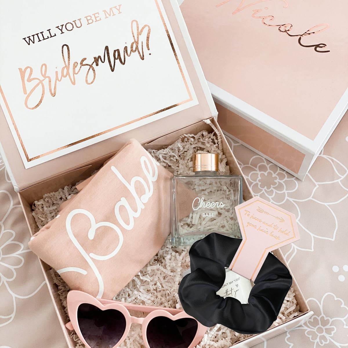 1+7 Pack Bachelorette Party Favor Retro Heart Sunglasses and Bridesmaid Scrunchies Set (Black)