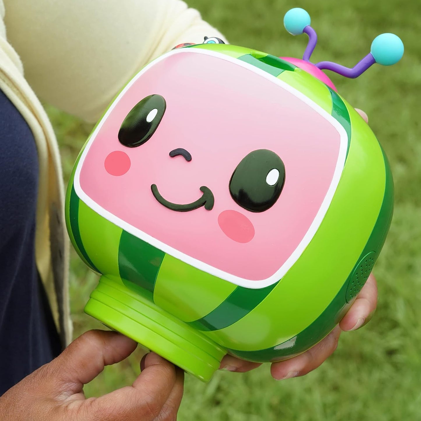 CoComelon NO Spill Musical Bubble Machine | Bubble Toy for Baby, Toddlers and Kids | Amazon Toys Exclusive with 16 oz of Extra Bubble Solution (Bubble Solution Bottle Colors Will Vary)