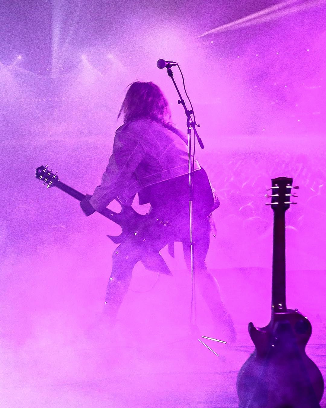 K&M König & Meyer 21020.500.55 Tripod Microphone Stand with Fixed Length Boom Arm | Professional Grade for All Musicians | Heavy Duty Folding Leg Base | German Made Black