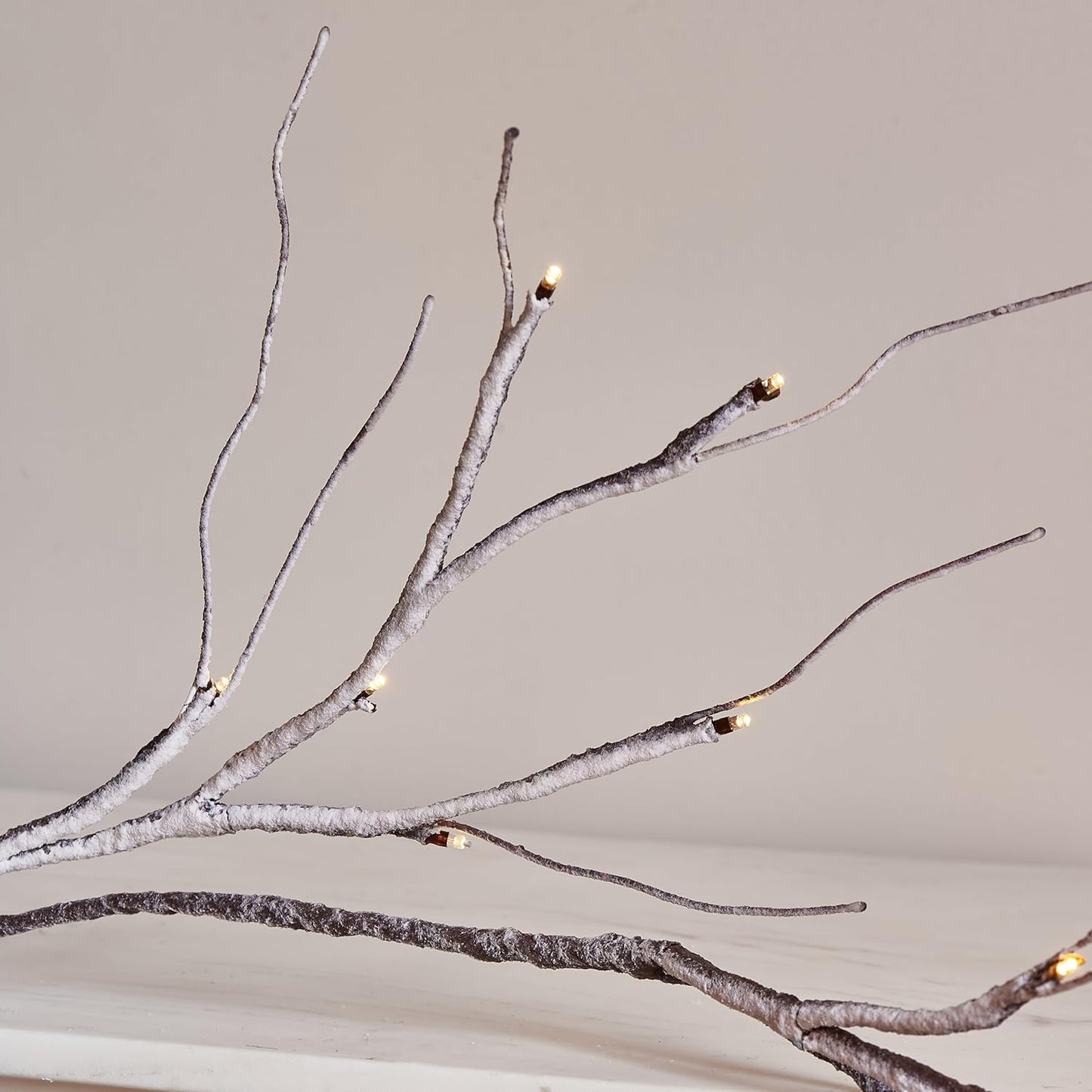 Fudios Christmas Garland Lights Snow Flocked 6FT 48 LED Battery Operated for Winter Decor, Lighted Snowy Garland Vine Home Holiday Party Mantle Indoor Outdoor Use