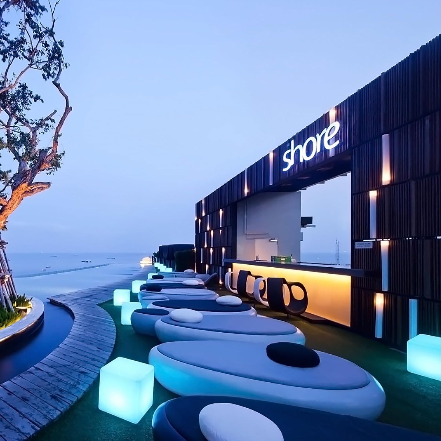 Mr.Go 16-Inch Rechargeable LED Cube Chair Light, 16 RGB Colors Glow Cube Seat w/Remote, Waterproof LED Cube Table, Color Changing Cubes Floor Lamp, Home Bedroom Patio Party Decorative Lighting