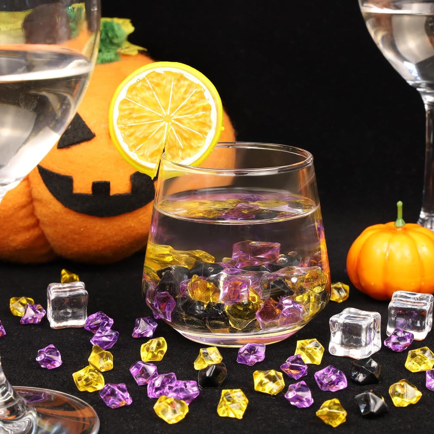 YATOJUZI 500pcs Fake Ice Cubes Halloween Decor Acrylic Crushed Rocks Vase Fillers Plastic Diamonds Gems for DIY Halloween Party Centerpiece Table Scatter Prop Display 0.5"